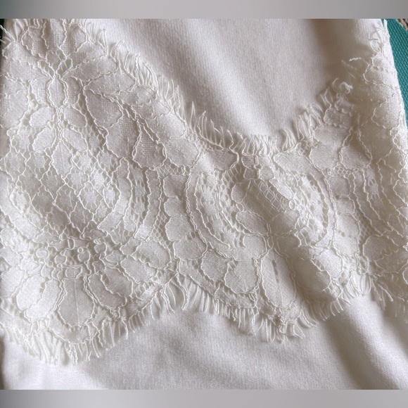 EUC Women’s Express embroidered mid-sleeve light cream top size medium - Picture 6 of 12